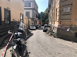 Lavori alla Funicolare: auto in sosta bloccano il camion degli operai