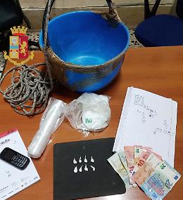 Case nuove, spaccio col paniere: un arresto