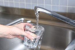 Da Abc acqua sempre potabile, ma il 67% dei napoletani compra bottiglie