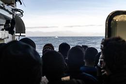 Migranti, «da Viminale niente dietrofront: via libera a navi per maltempo»