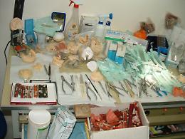 Falsi dentisti ad Arzano: due denunciati, sigilli allo studio