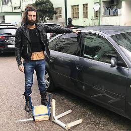 Troupe di “Striscia" aggredita al Parco Verde di Caivano: minacce a Brumotti