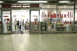 Tentano di rubare alla Feltrinelli, bloccati dalla Polfer