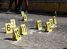 Stesa nella notte al quartiere Stella, trovati 40 bossoli