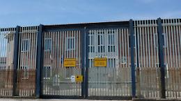Tre detenuti evasi dal carcere, uno preso: caccia agli altri due