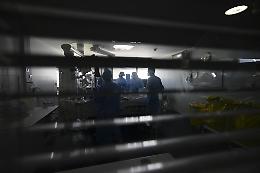 «Far lavorare sanitari positivi con tre dosi nei reparti Covid»