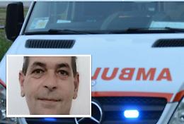 Si sente male e si accascia  mentre parla con il collega: Luca muore a 52 anni