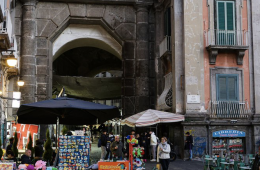 Chiude la libreria Pironti, Fi: «Abbassiamo i tributi comunali»