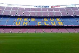 Barça-Napoli. Voli bloccati, ma arriva l'ok per il calcio. La partita resta comunque a rischio