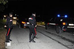 Senza targa fugge all'alt, si schianta e finisce in ospedale