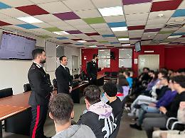 Cyber security e uso consapevole della rete, carabinieri in cattedra 