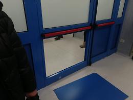 Nuova aggressione a Villa Betania, sfondate porte del pronto soccorso