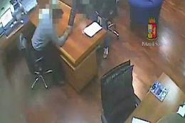 Patenti vendute a 4mila euro, blitz della polizia: 20 arresti e 135 indagati