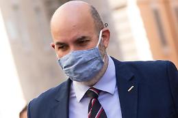 M5S, Crimi contro Casaleggio: «Frasi false e diffamatorie»