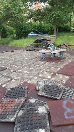 Vandalizzato il parco San Gaetano Errico a Secondigliano