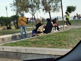 Pozzuoli, il sindaco: «Troppa gente in giro, richiudo il lungomare nel fine settimana»
