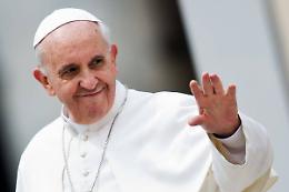Universiadi, Papa Francesco benedice la Torcia di Napoli 2019