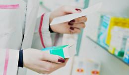 Falsifica ricette mediche per ritirare oppiacei, nei guai ex fotomodella