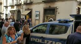 Banda del buco in azione a Chiaia, rapinata la gioielleria Trucchi. Tre colpi in una settimana