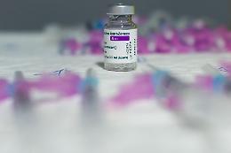 AstraZeneca, nuovo effetto indesiderato da inserire nel bugiardino