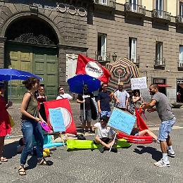 Protesta caro-spiagge, “lido" davanti al Municipio