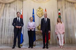 Migranti, Von der Leyen, Meloni e Rutte in Tunisia: «Aiuti per 150 milioni»