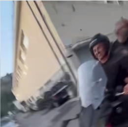 «Cannavaro sullo scooter con due senza casco, tra cui una bimba»