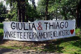 L’ultimo saluto a Giulia e Thiago in forma privata