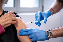 Quarta dose, sì dell’Ema a over 60 e fragili