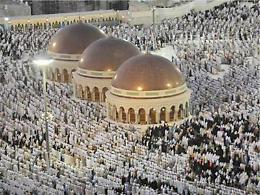 Crolla una gru sulla Grande Moschea, 65 morti tra i fedeli alla Mecca