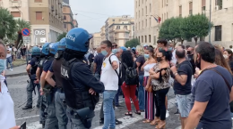 Salvini a Napoli, un migliaio in attesa a piazza Matteotti