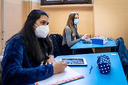 Mascherine a scuola: «Necessarie anche tra vaccinati»