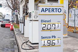 Benzina, governo lavora a bonus per fasce deboli e non per tutti