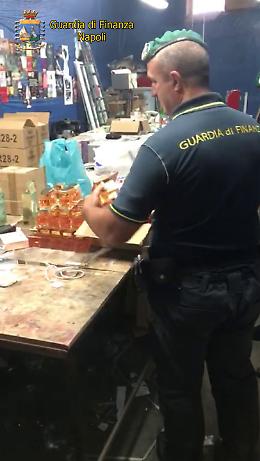 Sequestrato a Melito un laboratorio clandestino per il confezionamento dei profumi