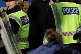 Manchester, 5 accoltellati in un centro commerciale