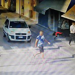 Ruba 3.000 euro da uno studio a Pompei, incastrato dalle telecamere