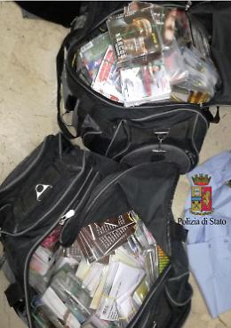 Scoperto il deposito del falso: sequestrati 400 vestiti e oltre 11mila cd e dvd