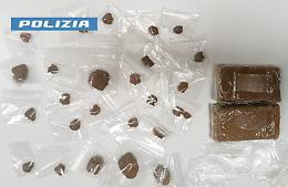 Sorpresi con armi e droga: arrestato un 19enne, denunciato un 22enne
