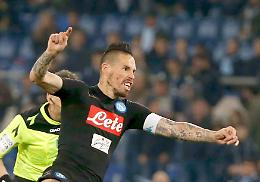 Hamsik regala le sue scarpette per beneficenza