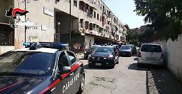 Minaccia la madre e poi la investe con l’auto: arrestato