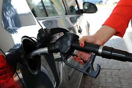 Caro carburanti, Giorgetti: oggi condizioni diverse, ma se necessario valuteremo taglio accise