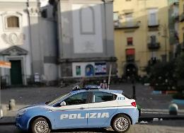 Vendeva droga calandola dal balcone al rione Sanità