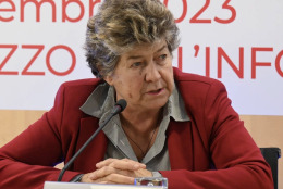 Assessore posta auguri con foto Mussolini, Camusso: se ne vada