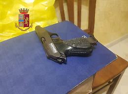 Afragola, nasconde pistola in casa: arrestato