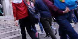 Studenti avvicinati da sconosciuti, scatta l’allarme 