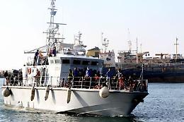 Porti chiusi, lite Salvini-Difesa