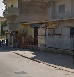 Tragedia nella fabbrica di legno: cliente muore schiacciato da pedana