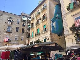 Un murales azzurro alla Pignasecca per ricordare Mattia