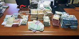 Trovati con 134mila euro e droga, arrestati padre e figlio
