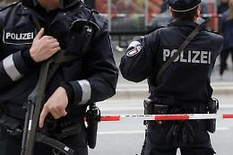 Germania, accoltella passeggeri su bus: 8 feriti
